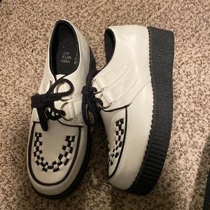 Black and white creepers